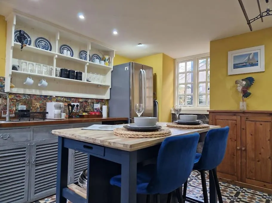 Unique Cardiff Centre Couples Retreat, 1 Bed Maisonette イギリス