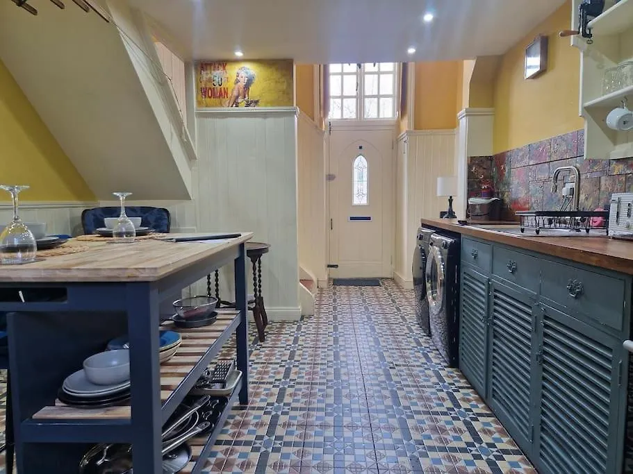 Unique Cardiff Centre Couples Retreat, 1 Bed Maisonette 0*,  イギリス