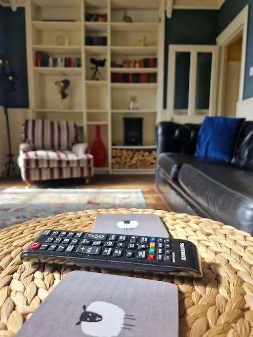 Unique Cardiff Centre Couples Retreat, 1 Bed Maisonette 0*,