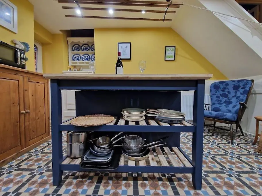 Unique Cardiff Centre Couples Retreat, 1 Bed Maisonette 영국